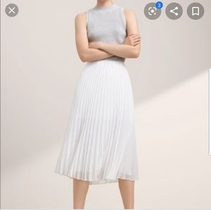 Aritzia Babaton white pleated skirt